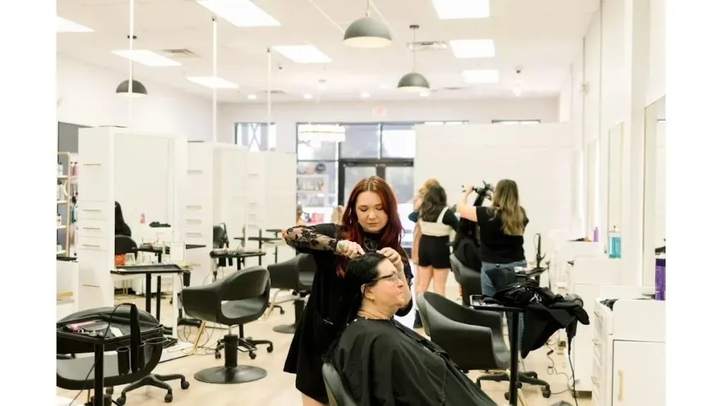 Salon Blonde — Hair salon in Spring Hill
